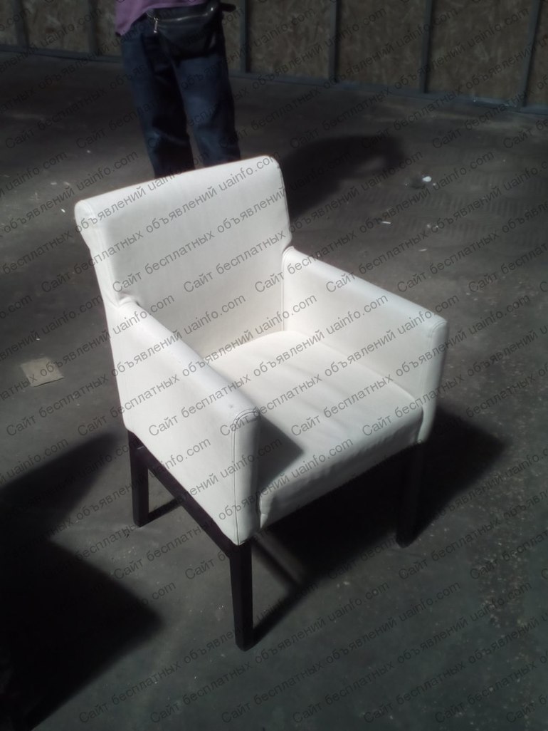 Фото: Продам белые кресла бу для кафе