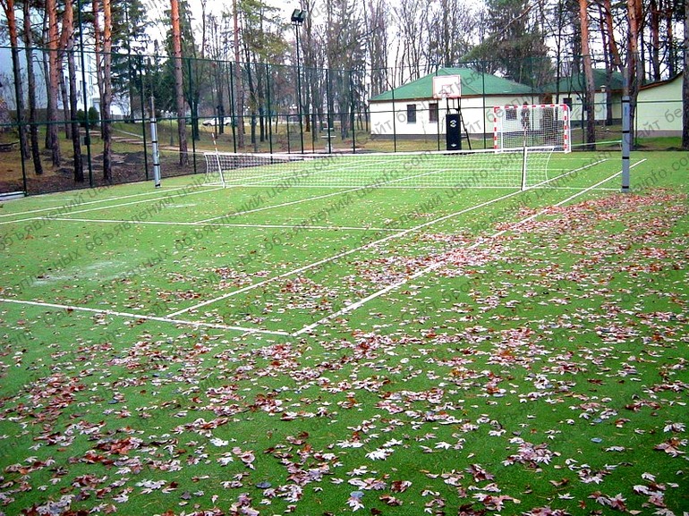 Фото: Строительство под ключ теннисных кортов и футбольных полей
